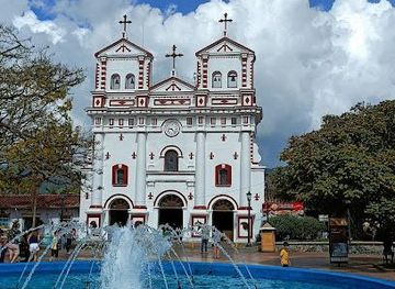 colombia/medellin/attraction/parroquia-nuestra-senora-del-carmen-guatape