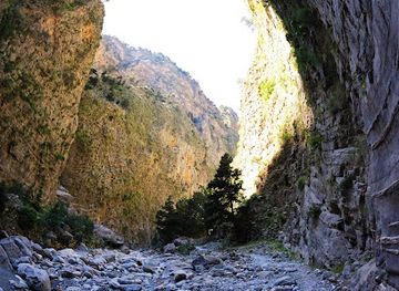 greece/samaria-gorge/attraction/hiking-samaria-gorge
