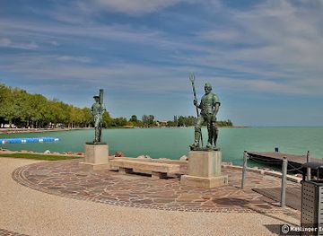 hungary/balaton-uplands/attraction/the-fisherman-ferryman-statues