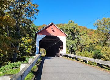 massachusetts/mohawk-trail/attraction/arthur-a-smith-covered-bridge