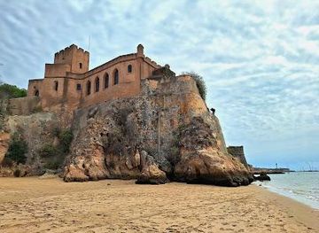 portugal/ria-formosa-natural-park/attraction/castelo-de-ferragudo