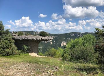 france/tarn-gorges/attraction/rocher-tabulaire