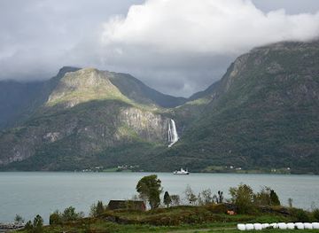 norway/sogn-og-fjordane/attraction/feigumfossen-waterfall-luster