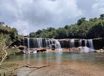 india/meghalaya/attraction/mawsawa-falls