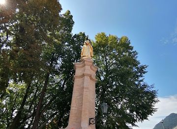 slovakia/besenova-thermal-park/attraction/mariansky-stlp-pilier-so-sochou-immaculaty