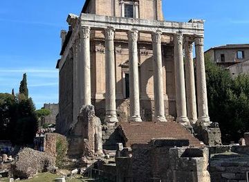 vatican-city/gregorian-etruscan-museum/attraction/temple-of-divus-julius