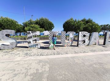 portugal/setubal/attraction/praia-da-saude