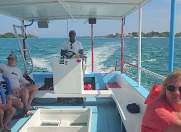 jamaica/savanna-la-mar/attraction/captain-charlie-s-glass-bottom-boat