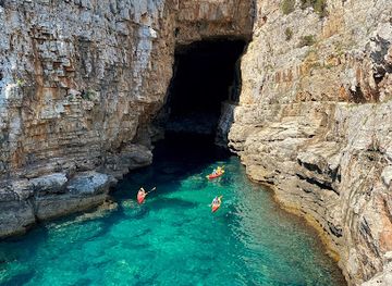croatia/dubrovnik-riviera/attraction/golub-spilja-kayaking-cave