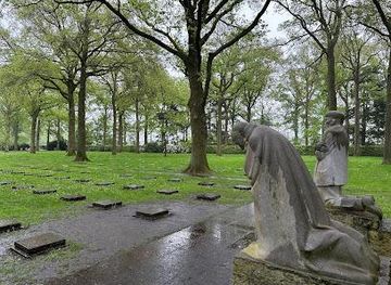 belgium/the-belgian-coast/attraction/deutscher-soldatenfriedhof-vladslo-vladslo-german-war-cemetery