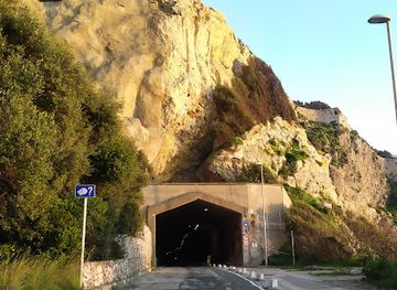 gibraltar/gorham-s-cave-complex/attraction/levant-battery