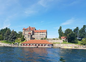 new-york/thousand-islands/attraction/dark-island