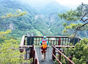 south-korea/seoraksan-national-park/attraction/daeseung-falls