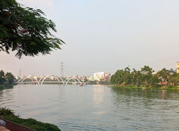 bangladesh/dhaka/gulshan/attraction/hatirjheel-lake