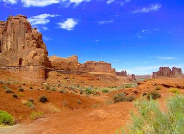 utah/canyonlands-national-park/attraction/la-sal-mountains-viewpoint