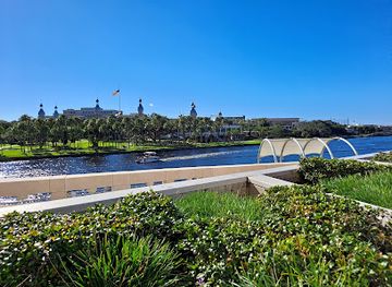 florida/tampa/attraction/tampa-riverwalk