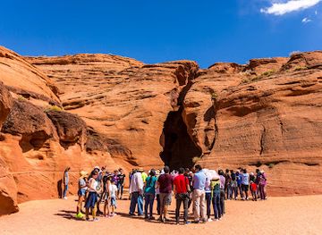 arizona/page/attraction/antelope-canyon-navajo-tours