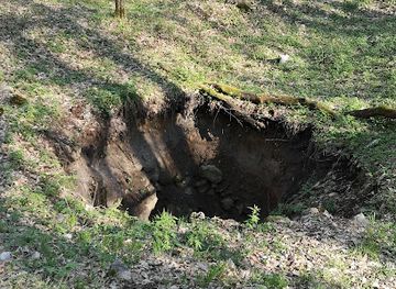 hungary/tatabanya/attraction/meszes-barlang