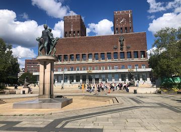norway/akershus/attraction/fountains-at-city-hall-square