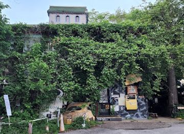 illinois/mississippi-palisades-state-park/attraction/raven-s-grin-inn