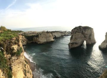 lebanon/baabda/attraction/al-raouche-rocks
