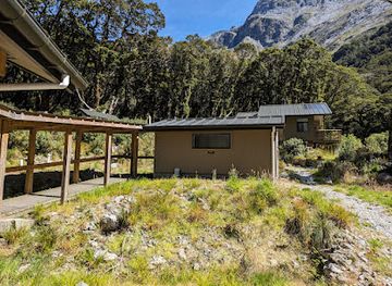 new-zealand/milford-sound/attraction/mintaro-hut