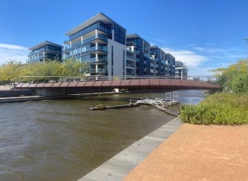 australia/canberra/kingston/attraction/kingston-foreshore