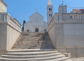 croatia/central-croatia/attraction/brac-dan-s-rendicem-supetar-central-dalmatia-croatia-theme-trails