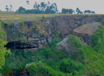 ethiopia/debre-libanos-monastery/attraction/holqa-boolee-bole-cave