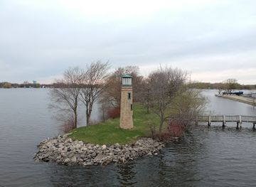 wisconsin/southeast-wisconsin/attraction/asylum-point-lighthouse