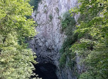 czechia/moravian-karst/attraction/dolni-mustek-macochy