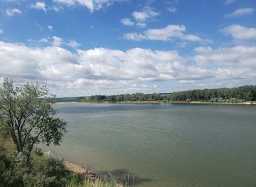 south-dakota/missouri-river/attraction/double-ditch-indian-village-state-historic-site