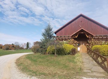 indiana/central-indiana/attraction/monkey-hollow-winery-distillery