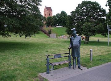 poland/masovia/attraction/william-heerlein-lindley-s-bench-in-warsaw