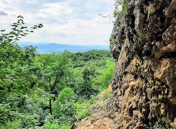 hungary/pilis-mountains/attraction/legeny-barlang
