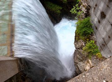 switzerland/graubunden/attraction/fluela-wasserfall