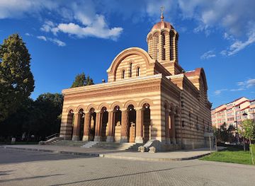 romania/dambovita/attraction/parcul-mitropoliei