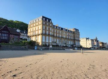 france/caen/attraction/grande-plage-de-trouville