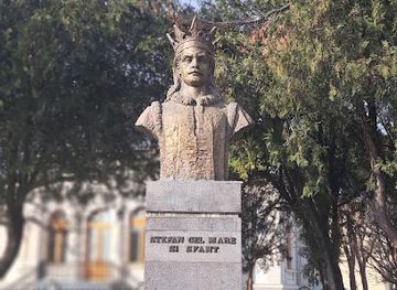 romania/focsani/attraction/statuia-lui-stefan-cel-mare-si-sfant