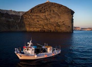 greece/santorini/attraction/giorgaros-fishing-tours-santorini
