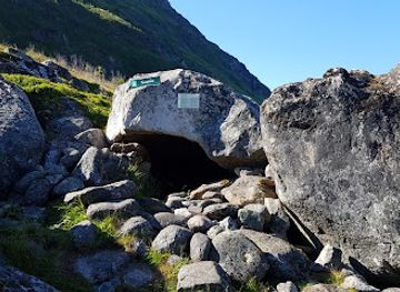 norway/senja-island/attraction/russehola-cave