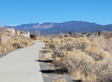new-mexico/santa-fe/attraction/frenchy-s-field-santa-fe-river-trail