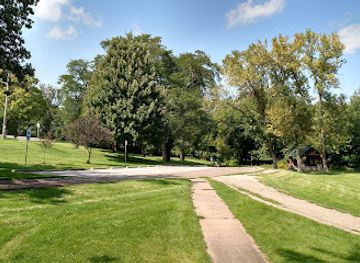 iowa/iowa-city/attraction/hickory-hill-park