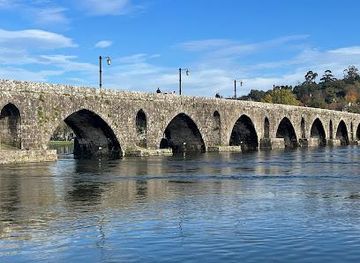 portugal/braga/attraction/ponte-romano-gotica-de-ponte-de-lima