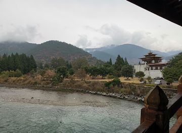 bhutan/phobjikha-valley/attraction/changyul-galem-house