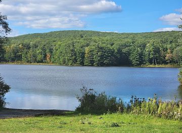 massachusetts/berkshires/attraction/benedict-pond-loop