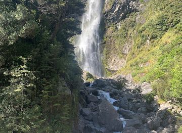 new-zealand/west-coast/attraction/avalanche-creek-waterfall
