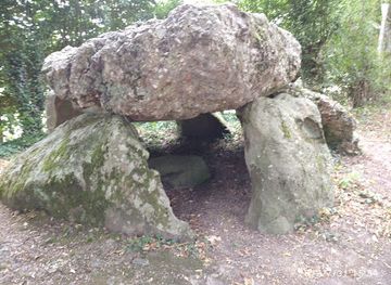 france/normandy-coast/attraction/dolmen-de-la-grosse-pierre-verneusses