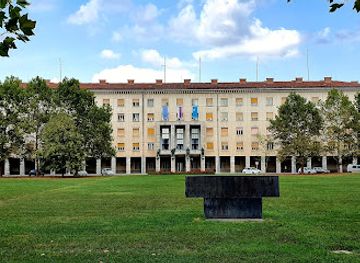 slovenia/nova-gorica/attraction/trg-edvarda-kardelja-travnik