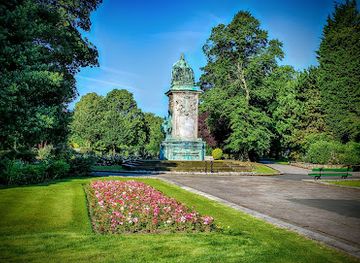 united-kingdom/leeds/attraction/queen-victoria-s-statue